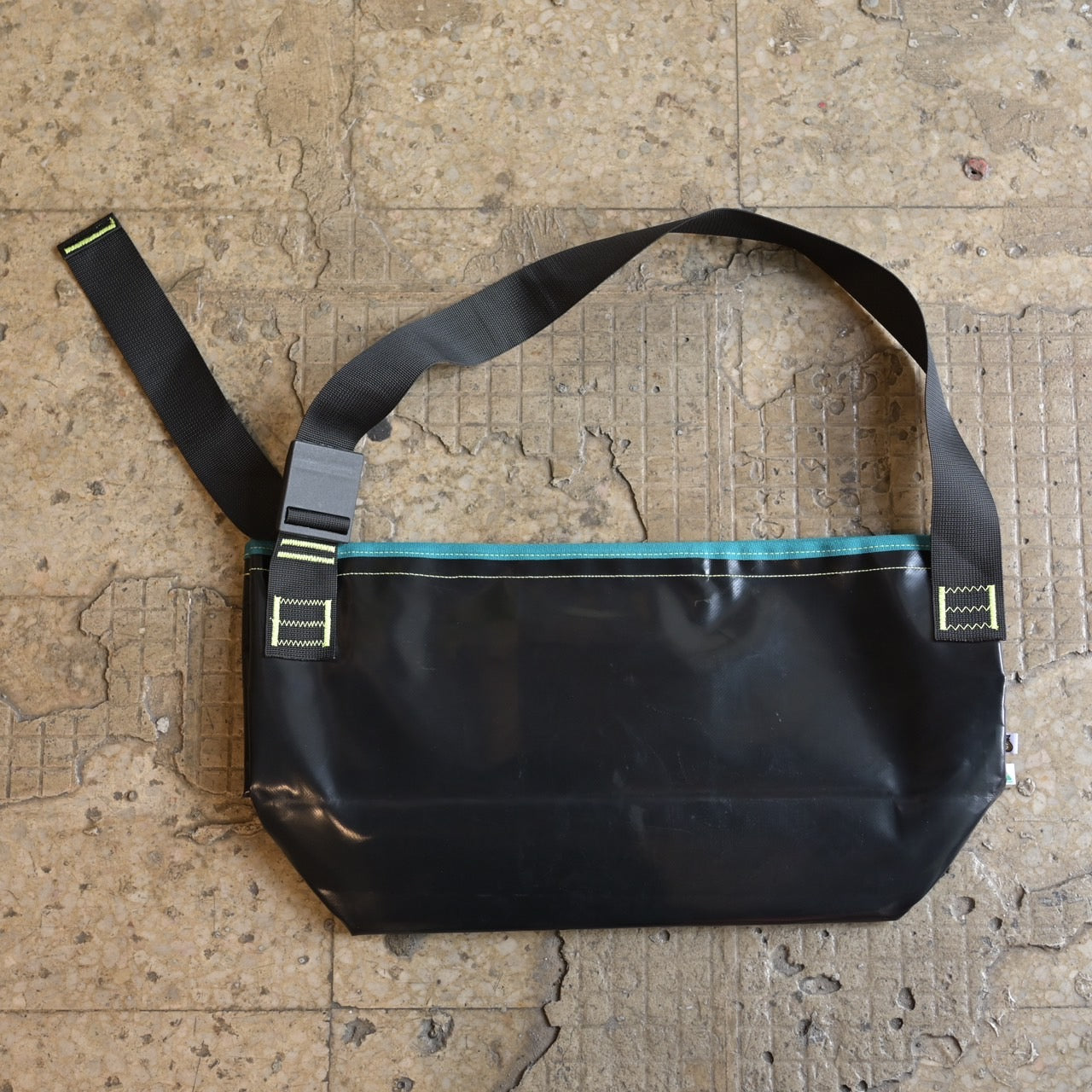 Melbourne Moneybag - Saturday Through Sunday Convertible (Black / Aqua)