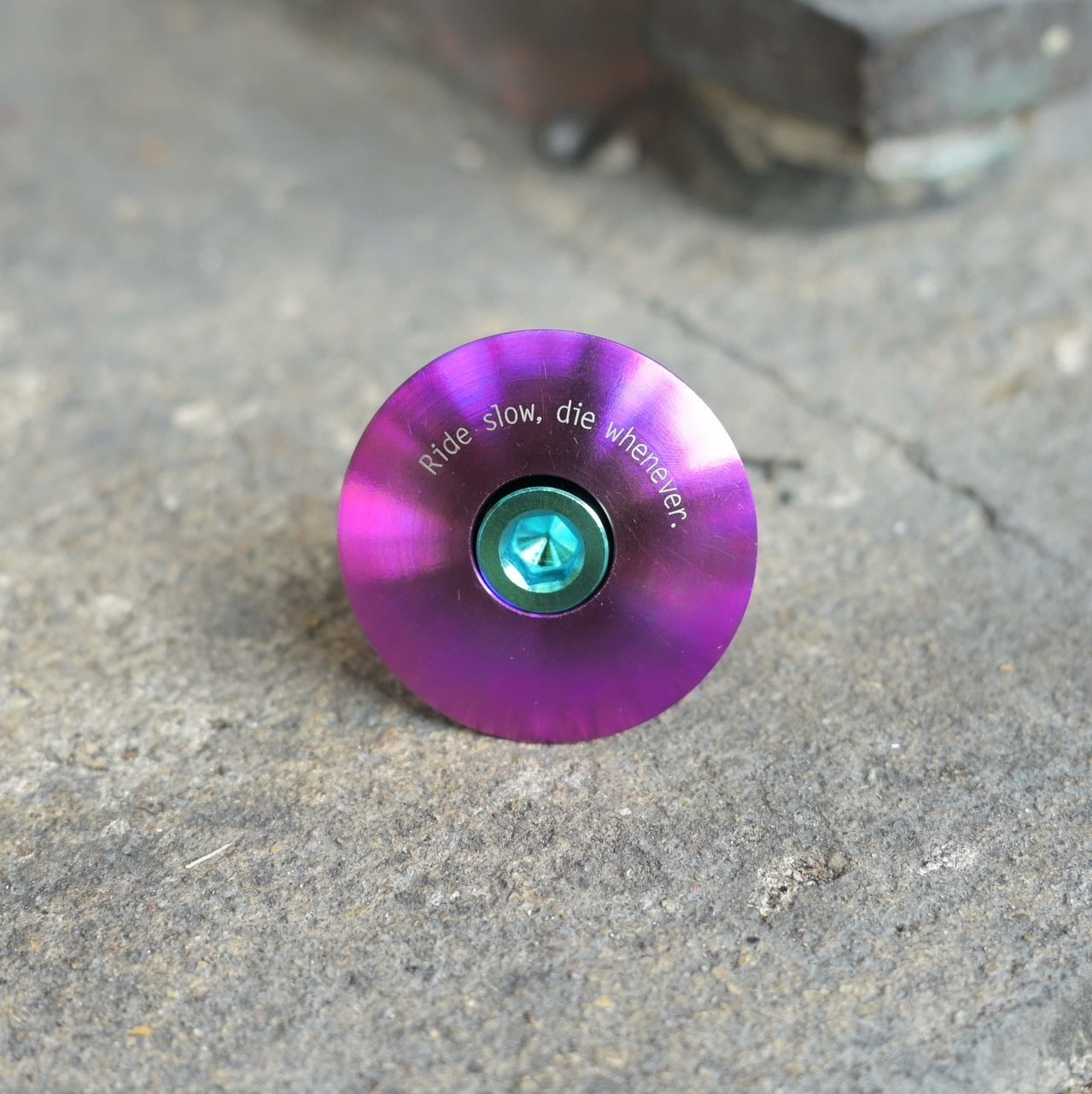 Stridsland - Titanium Top Cap (purple/green bolt)