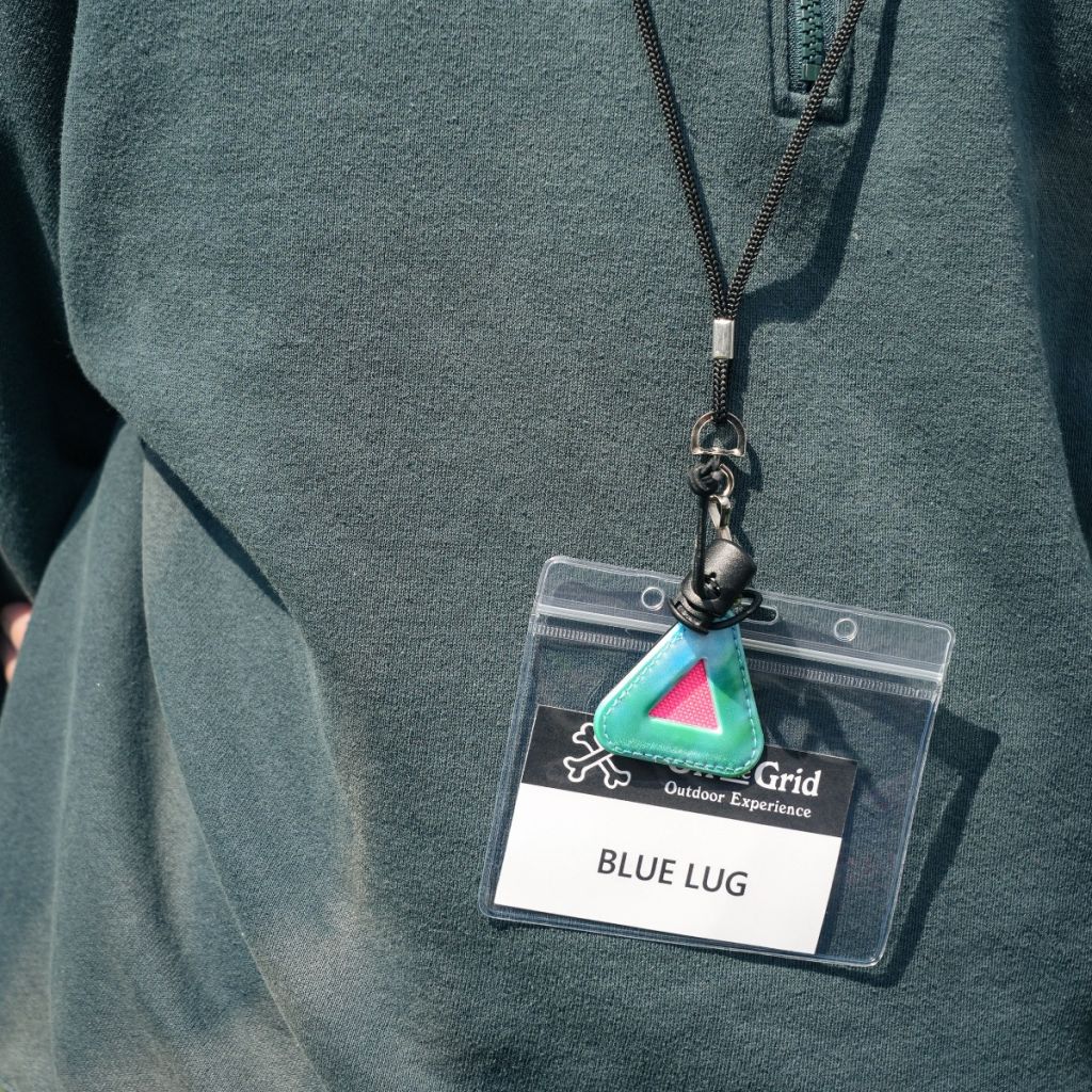 Bluelug - Mini Triangle Reflector (earth dye)